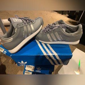 Like new men sneakers I only wore once . 30$ a pair